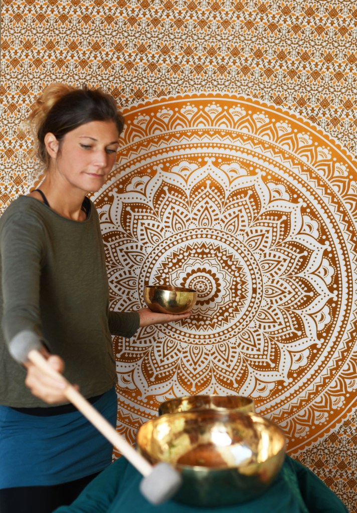 Yogaherz, Yoga mit Herz, Vorarlberg, Brigitte Wurzenrainer, Yoga im Bezirk Bregenz, Thai Nuad, Unternehmenyoga, Flying Yoga